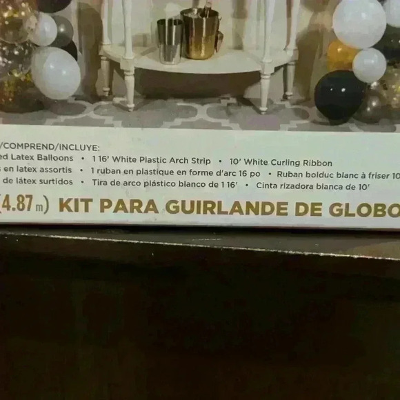 NIB - gold, black & white balloon garland kit - Picture 4 of 6